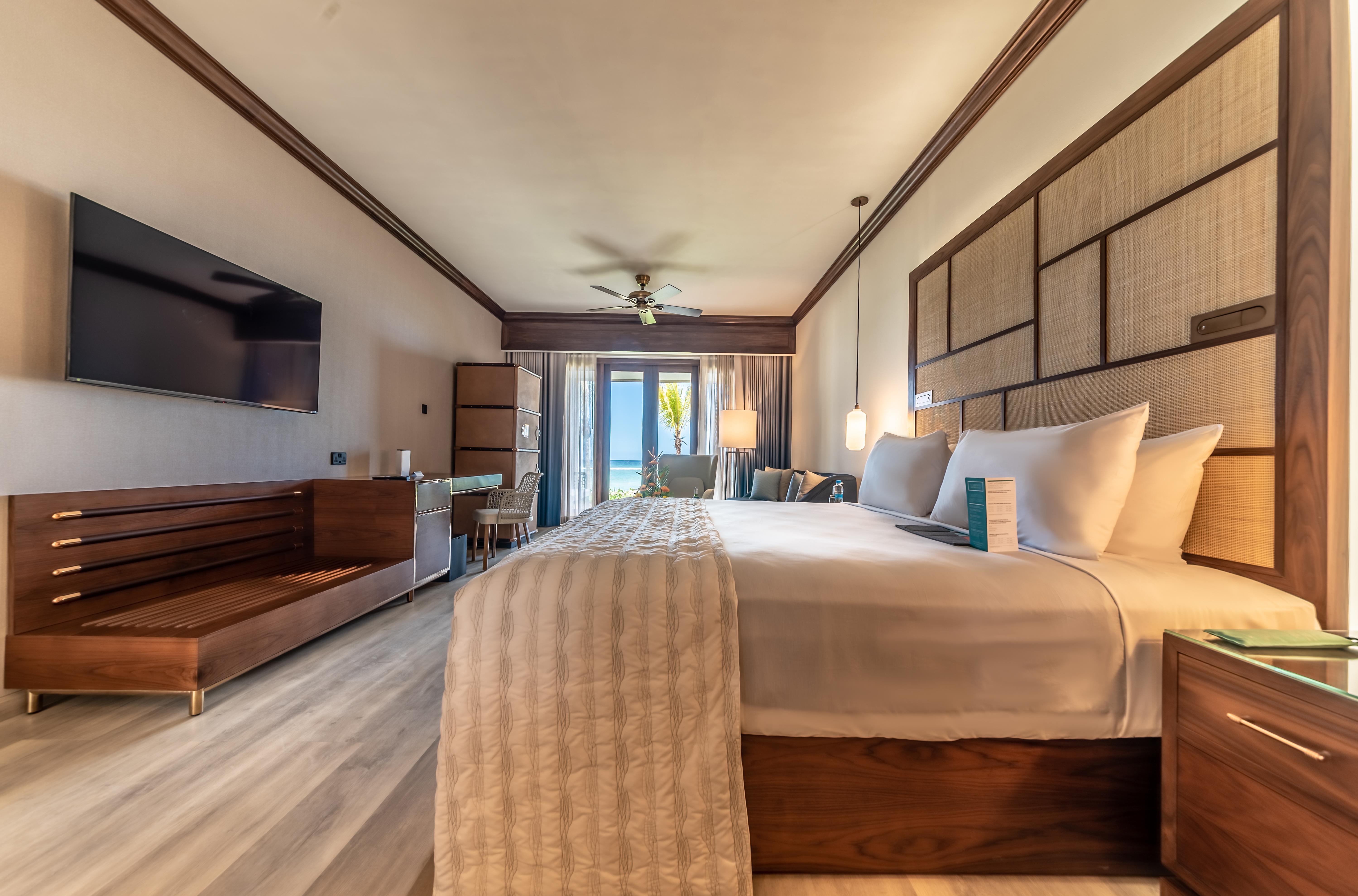 Le Meridien Ile Maurice Pointe aux Piments Eksteriør bilde A guest room at the Hilton Maldives Iru Veli