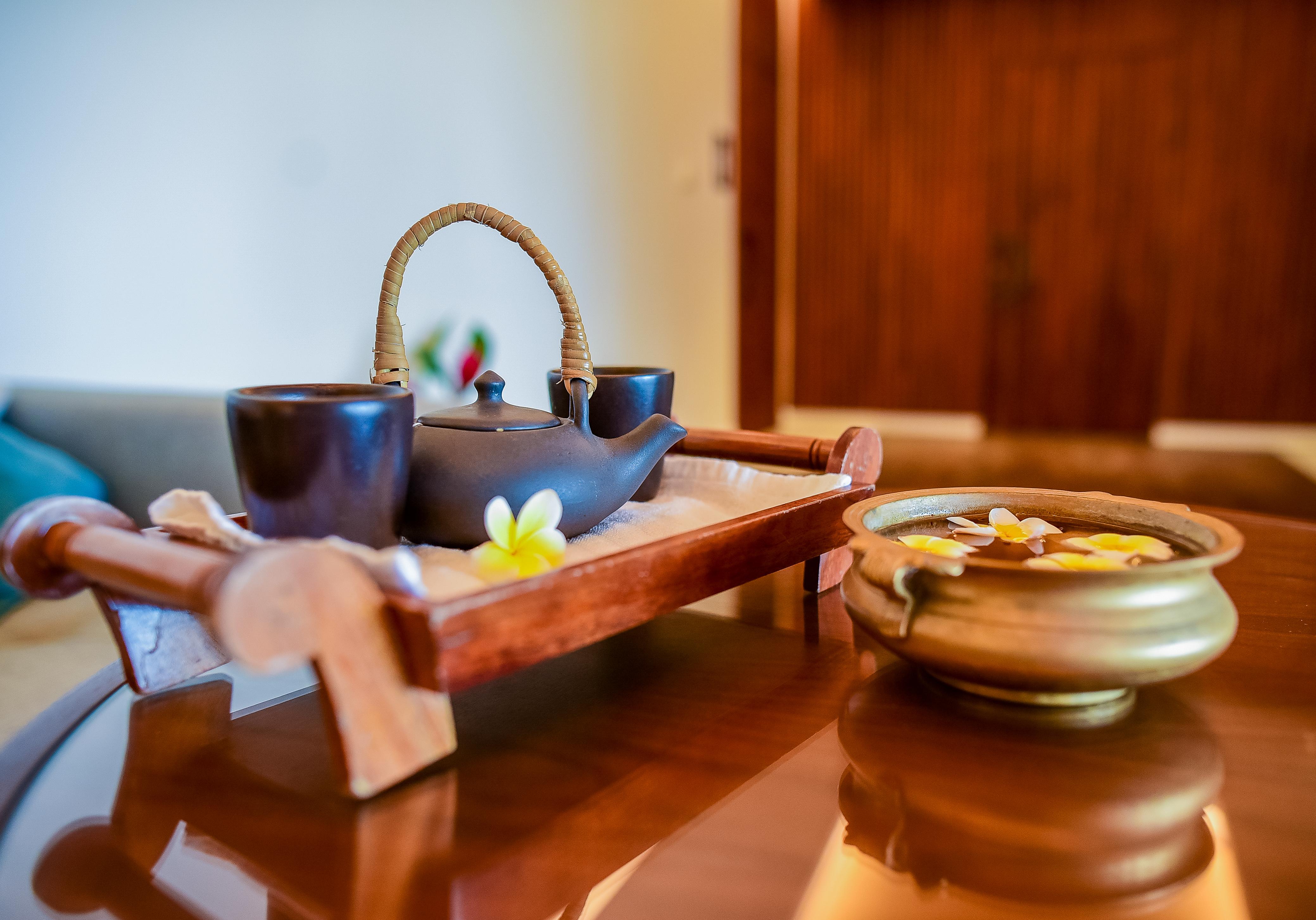 Le Meridien Ile Maurice Pointe aux Piments Eksteriør bilde A traditional Indian tea set