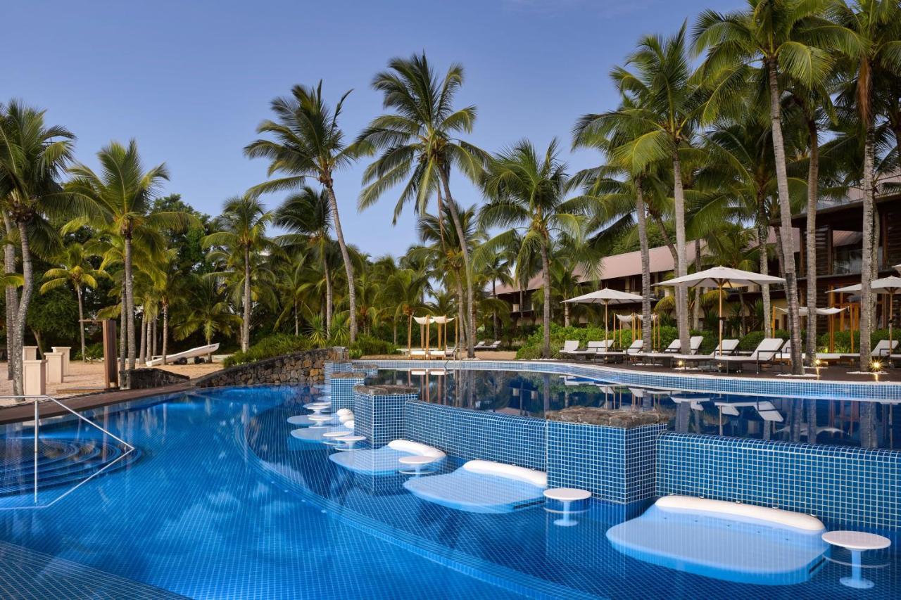 Le Meridien Ile Maurice Pointe aux Piments Eksteriør bilde The swimming pool at the resort