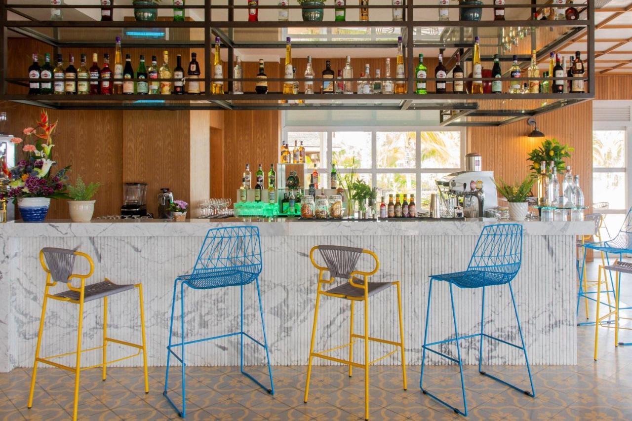 Le Meridien Ile Maurice Pointe aux Piments Eksteriør bilde Bar stools