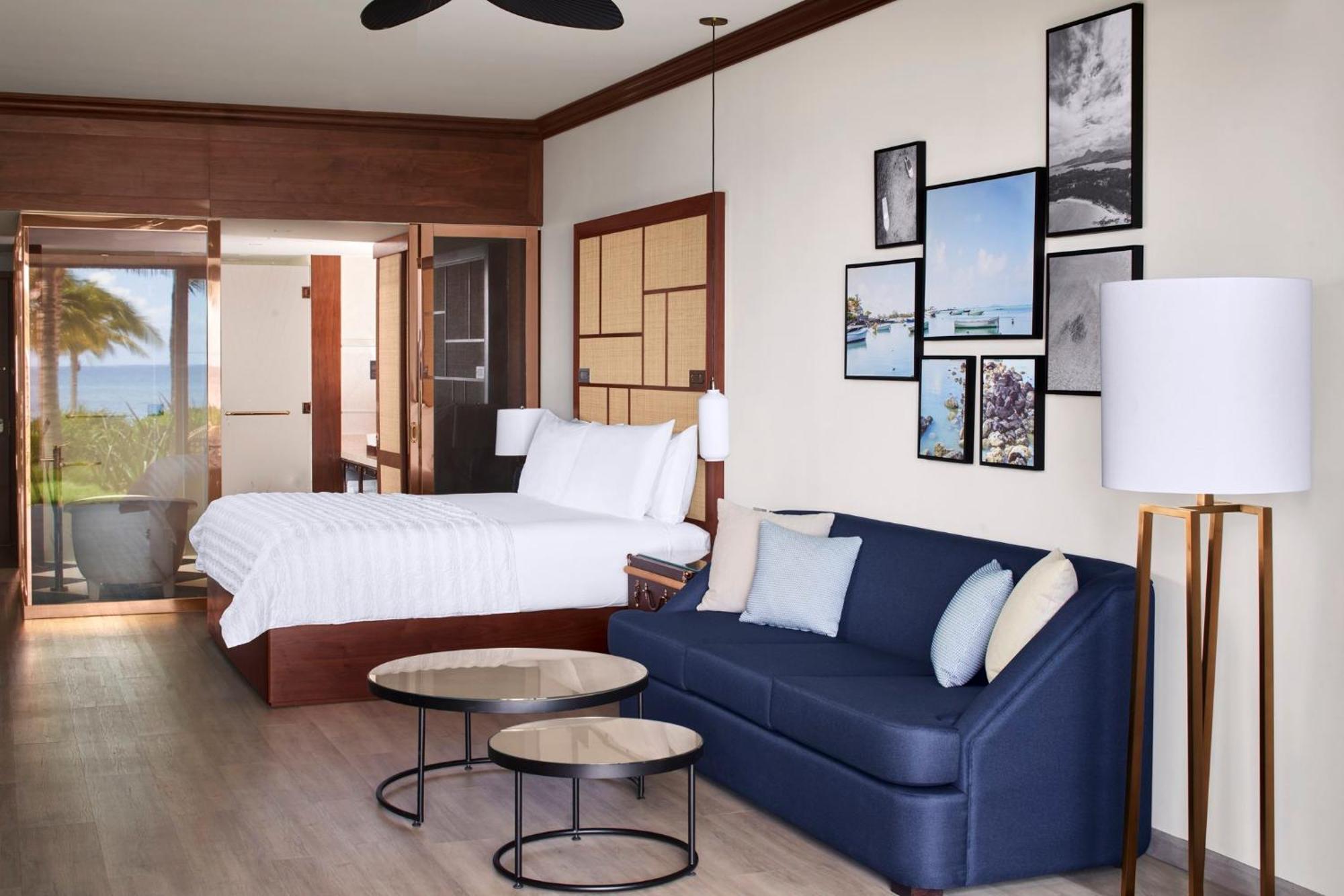 Le Meridien Ile Maurice Pointe aux Piments Eksteriør bilde A room at the Hilton Maldives Iru Veli