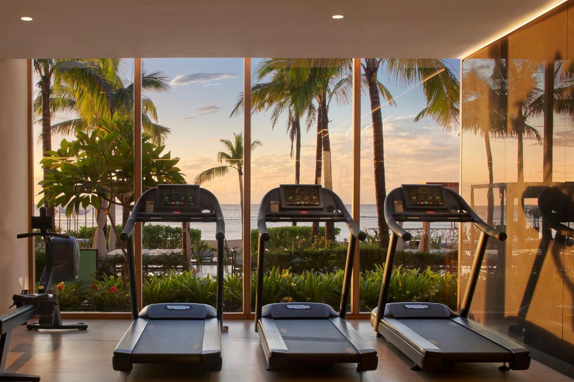 Le Meridien Ile Maurice Pointe aux Piments Eksteriør bilde The gym at the hotel