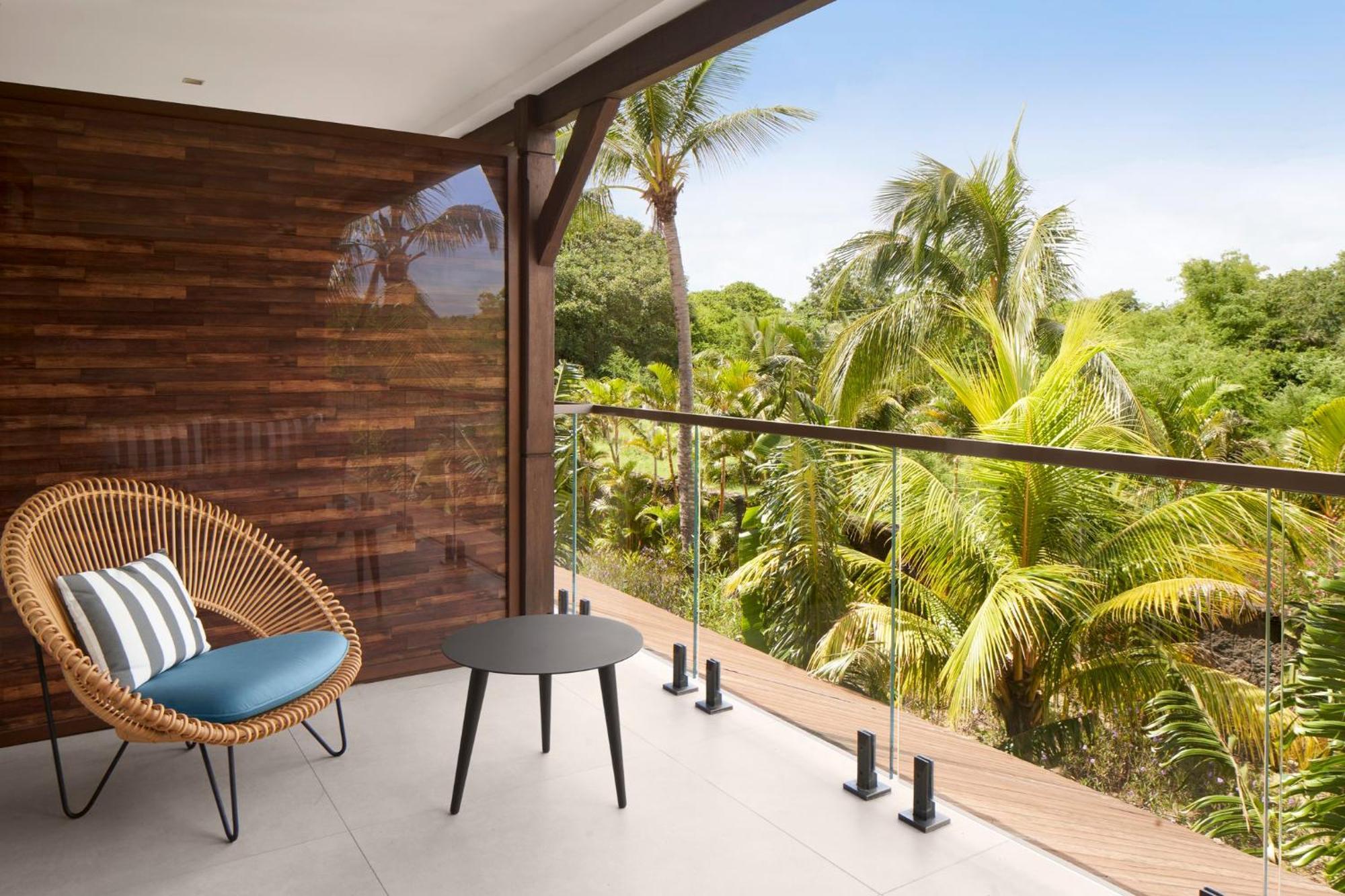 Le Meridien Ile Maurice Pointe aux Piments Eksteriør bilde A balcony at the resort