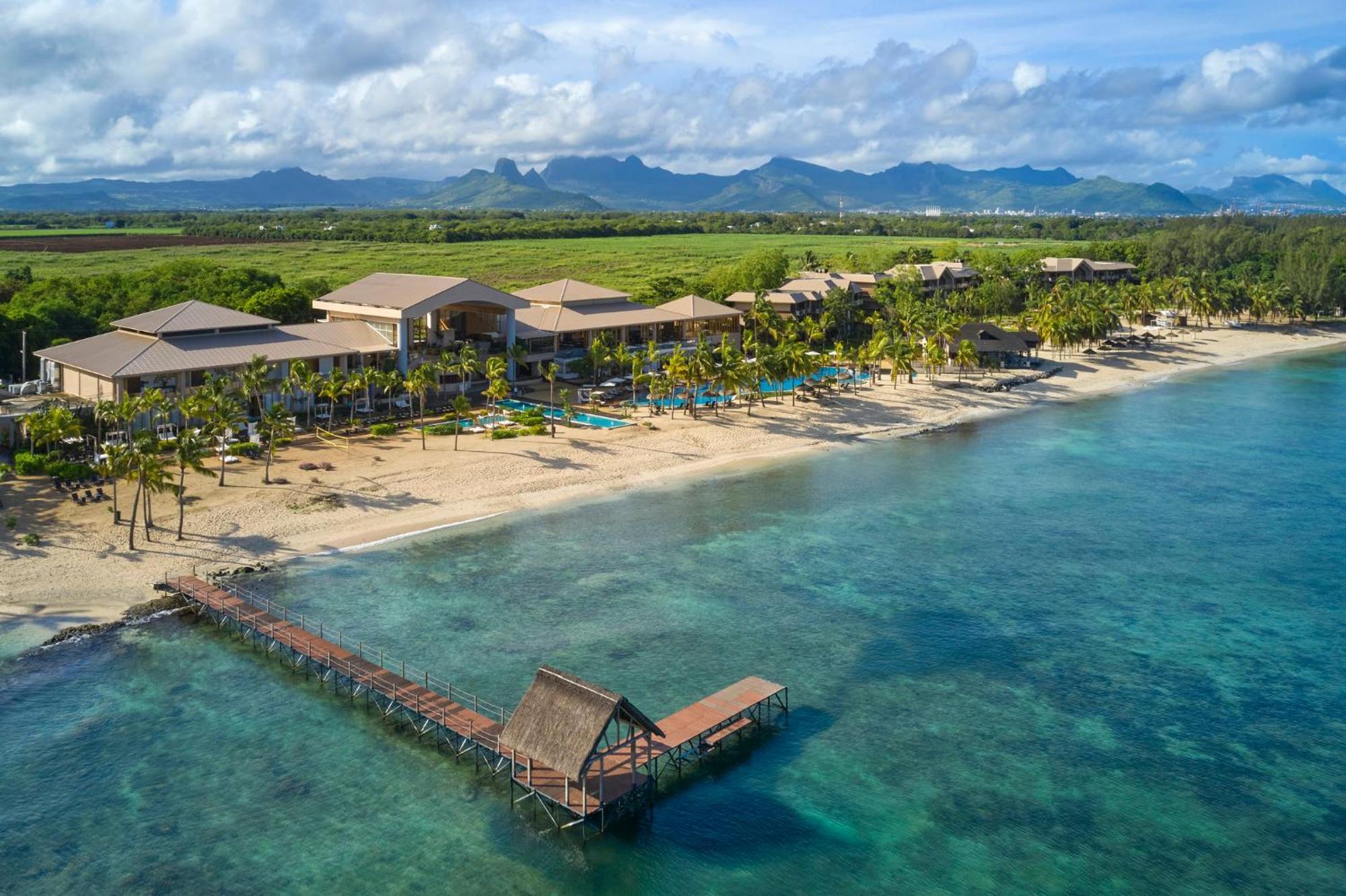 Le Meridien Ile Maurice Pointe aux Piments Eksteriør bilde Aerial view of the resort