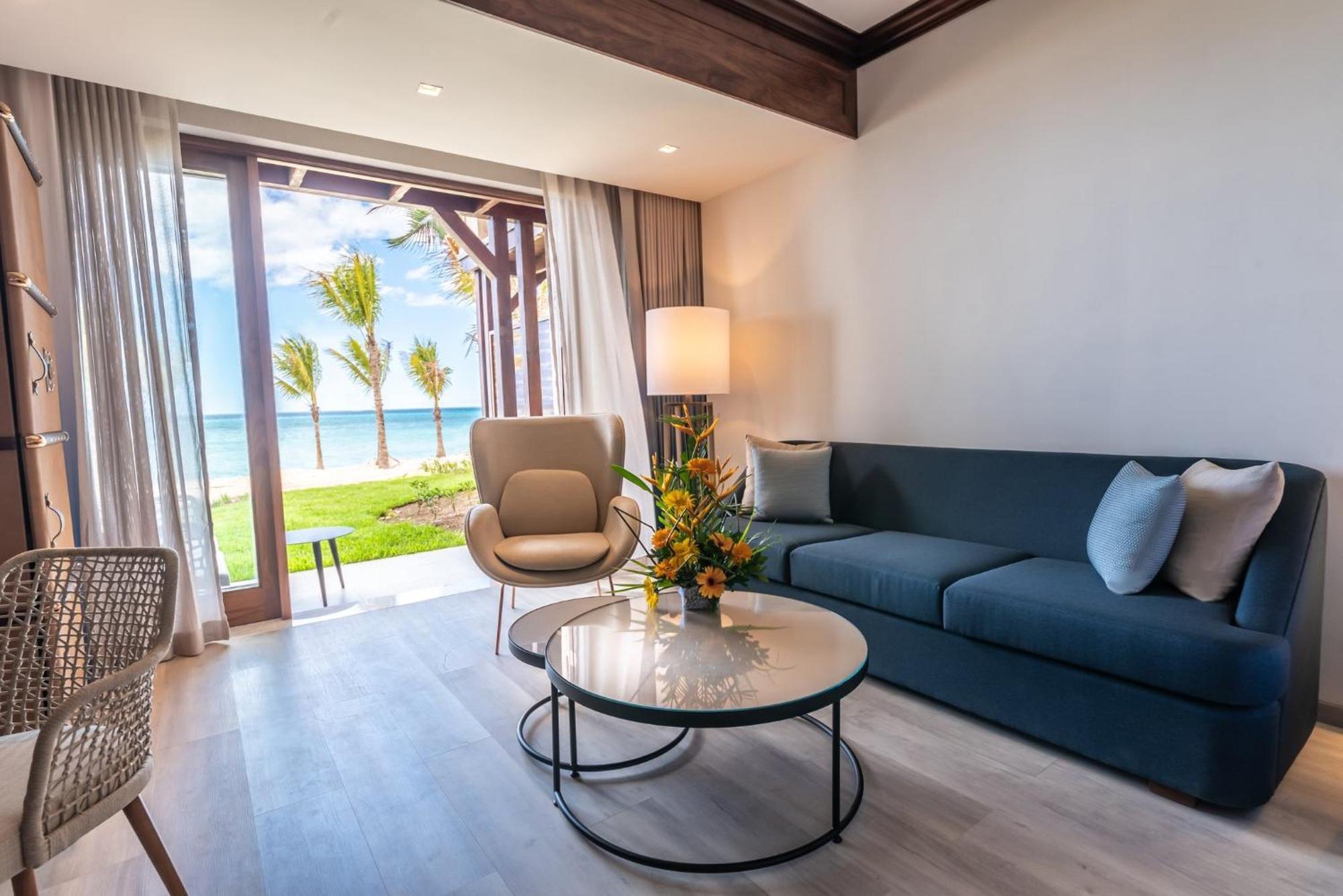 Le Meridien Ile Maurice Pointe aux Piments Eksteriør bilde Beachfront Suite