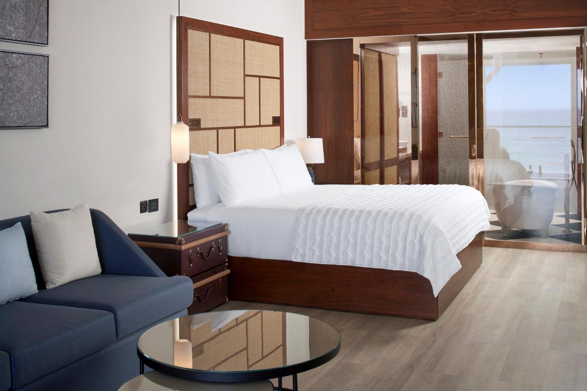 Le Meridien Ile Maurice Pointe aux Piments Eksteriør bilde A guest room at the Westin Maldives